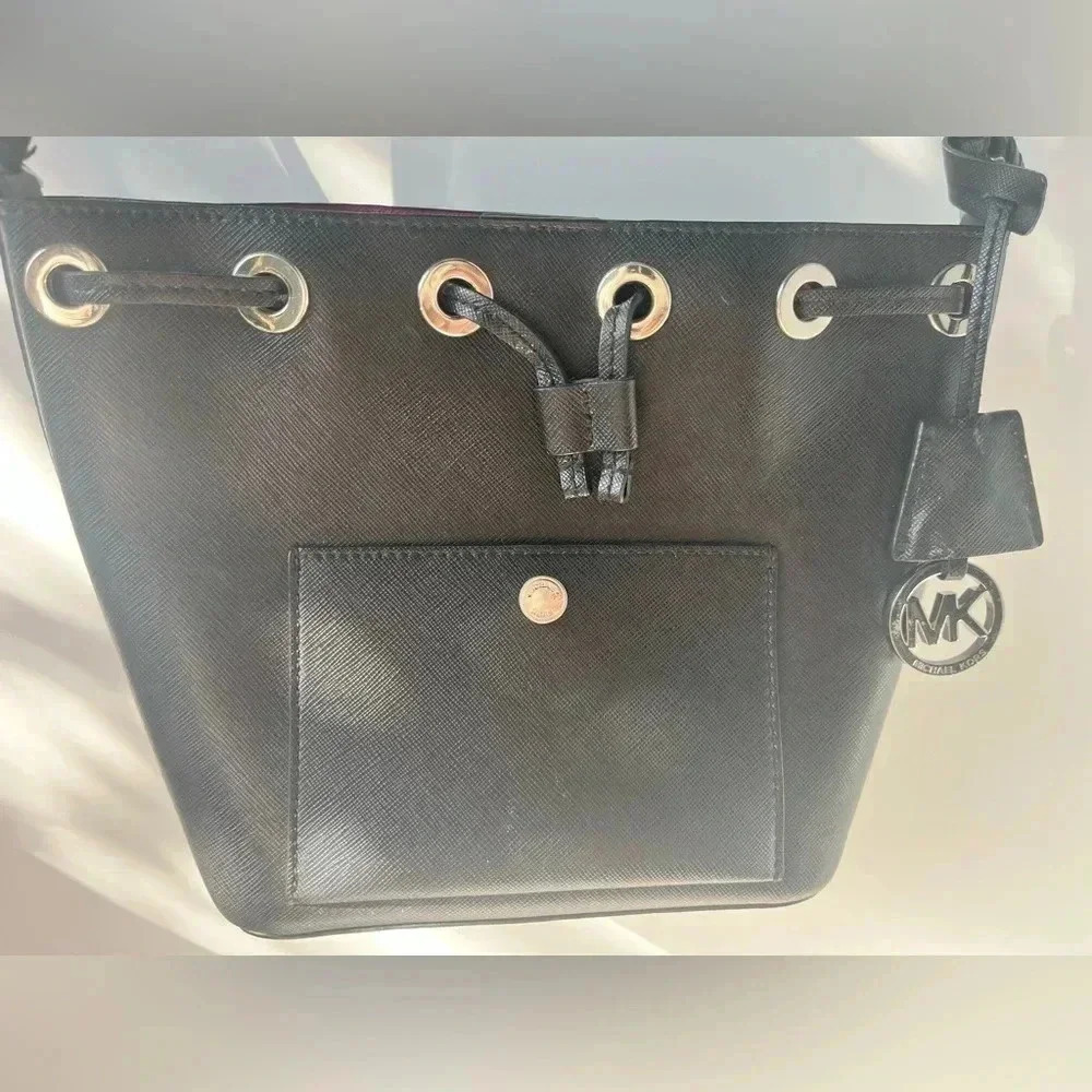 Michael Kors ,Greenwich Medium Bucket Leather Bag